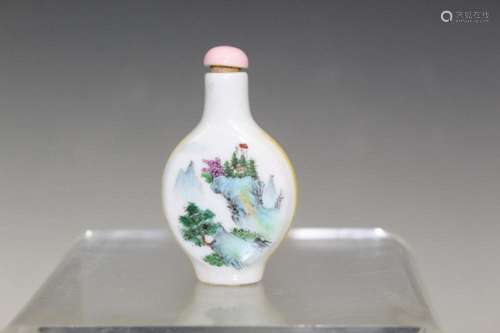 Chinese Hand Painted Porcelain Snuff Bottle