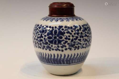 Chinese Blue and White Porcelain Small Jar with Wood Lid