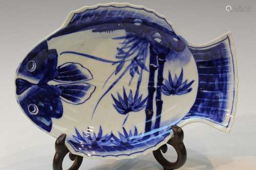 Chinese Blue and White Porcelain Fish Dish