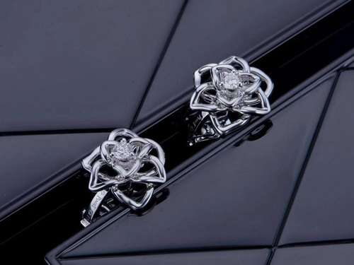 18K WHITE GOLD DIAMOND PIAGET ROSE EARRINGS