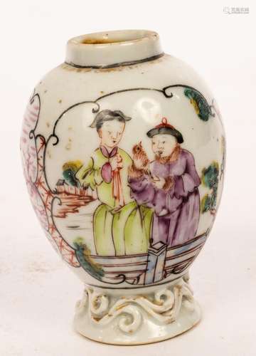 A late 18th Century Chinese porcelain tea canister with chin...