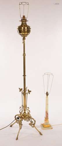 A brass telescopic standard lamp on four splay hoof feet, 15...