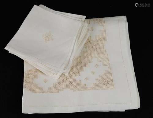 Openwork thread tablecloth 16 napkins