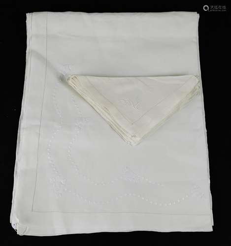 Embroidered thread tablecloth 6 napkins