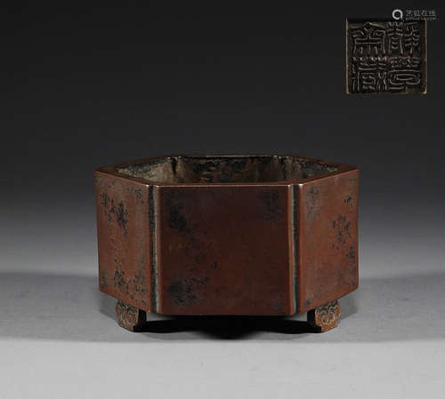 In the Qing Dynasty, the bronze hexagonal censer