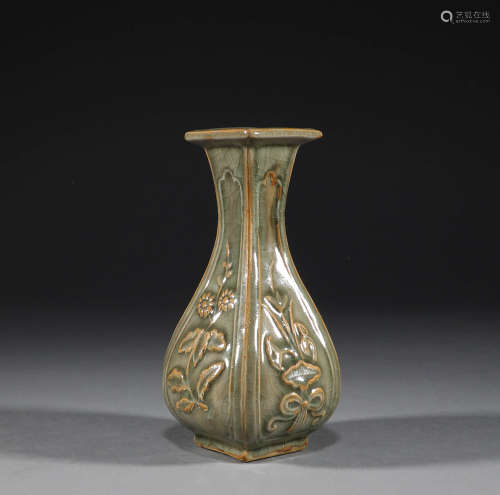 Ancient China, Longquan kiln, flower pattern bottle
