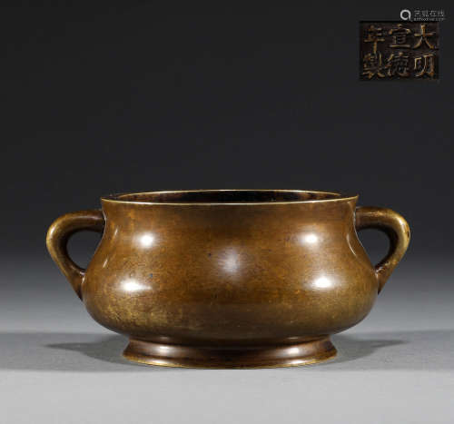 In the Ming Dynasty, the bronze two ear censer