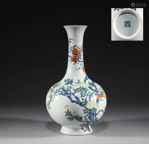 In the Qing Dynasty, pink flower pattern appreciation bottle