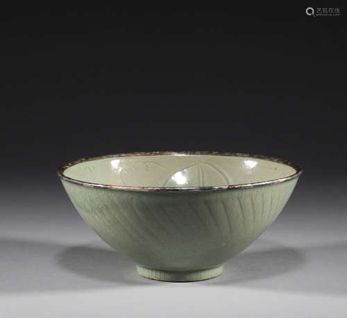 In ancient China, celadon covered silver mouth bowl