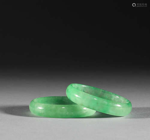 In the Qing Dynasty, there was a pair of jade imperial concu...