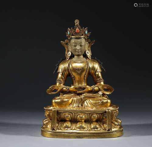 In the Qing Dynasty, the bronze gilded statue of wuliangshou...