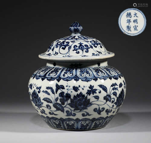 In the Ming Dynasty, blue and white twig pattern pot