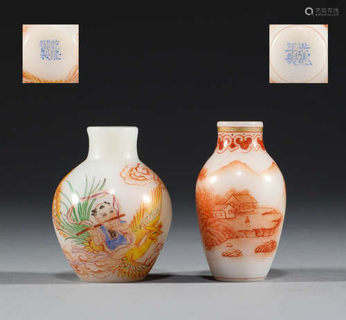 In the Qing Dynasty, a pair of snuff bottles were used to ad...