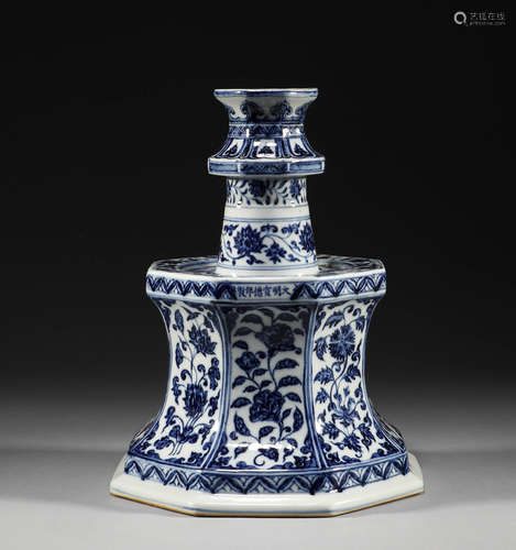 In the Ming Dynasty, blue and white intertwined lanterns