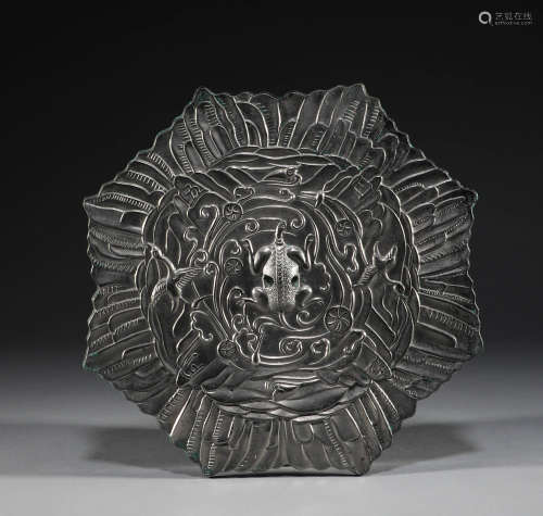 Bronze octagonal mirror for birds and animals in ancient Chi...