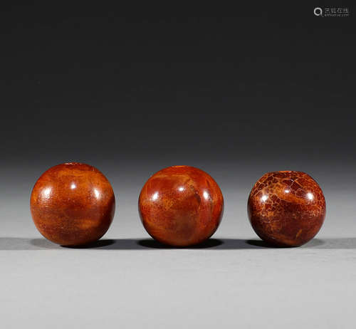 In the Qing Dynasty, there were three beeswax beads