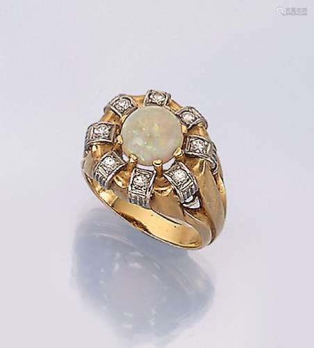 18 kt gold ring with diamonds and opal