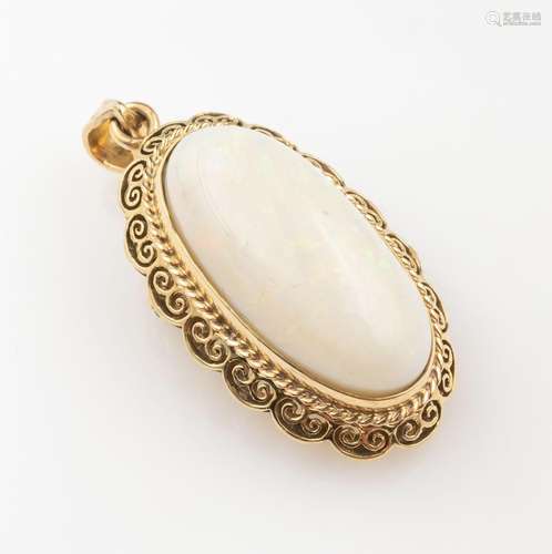 14 kt gold pendant/brooch with opal