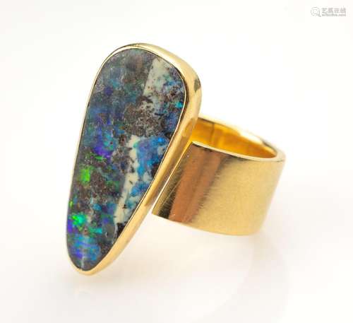 18 kt gold ring with boulderopal