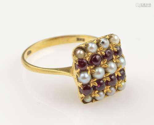 18 kt gold ring with garnets and pearls