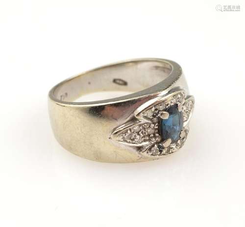 18 kt gold ring with sapphire and diamonds