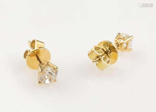 Pair of 14 kt gold earrings with diamonds