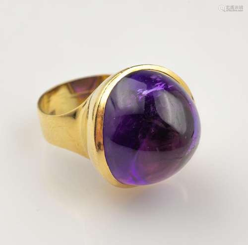 18 kt gold ring with amethyst