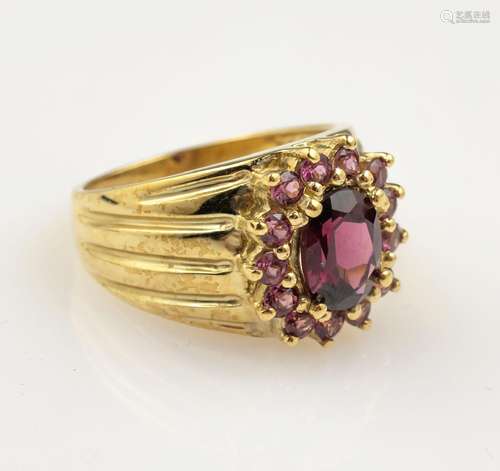 9 kt gold ring with coloured stones