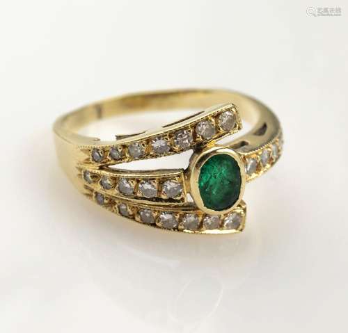 14 kt gold ring with emerald and diamonds