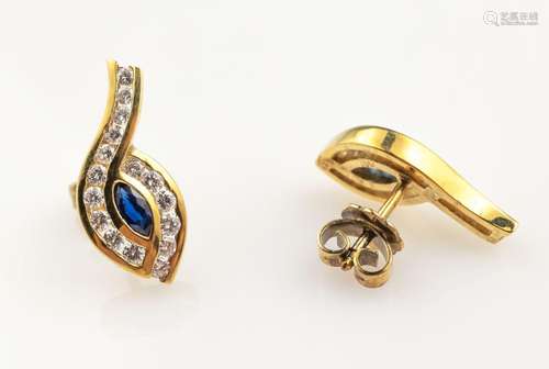 Pair of 18 kt gold earrings with brilliants and sapphires