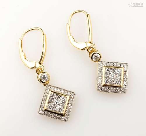 Pair of 14 kt gold earrings with brilliants