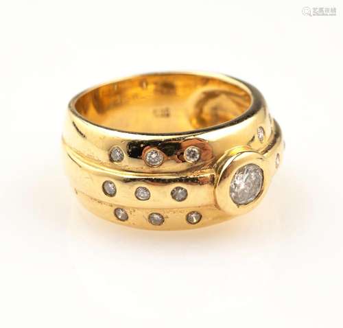 14 kt gold ring with brilliants