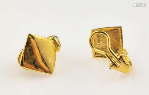 Pair of 18 kt gold earrings