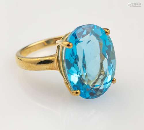 9 kt gold ring with blue topaz, YG 375/000