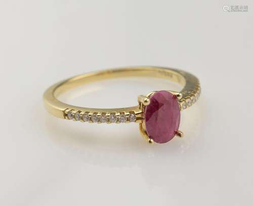 14 kt gold ring with ruby and brilliants