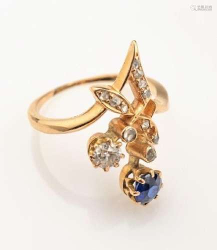 8 kt gold ring with diamonds and sapphire