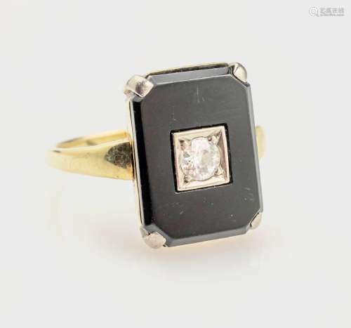 14 kt gold Art-Deco ring with old cut diamond and onyx