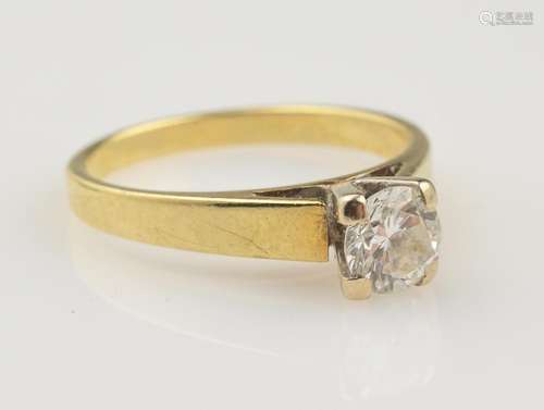 14 kt gold ring with brilliant