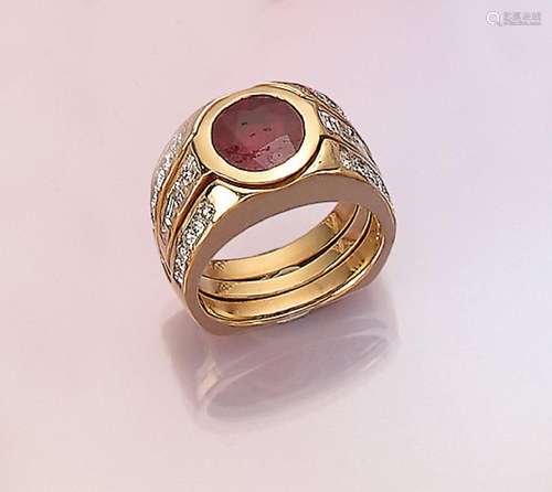 18 kt gold combination ring with ruby and diamonds