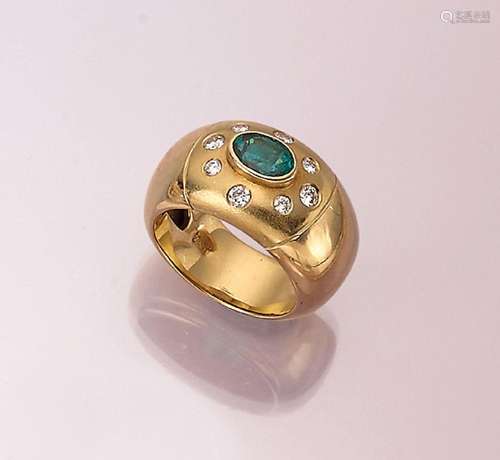 Solid 18 kt gold ring with emerald and brilliants