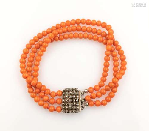 3-row bracelet with corals