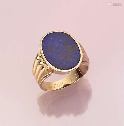 14 kt gold ring with lapis lazuli