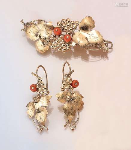 Jewelry set with corals