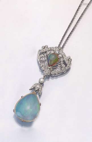 18 kt gold pendant with opals and brilliants
