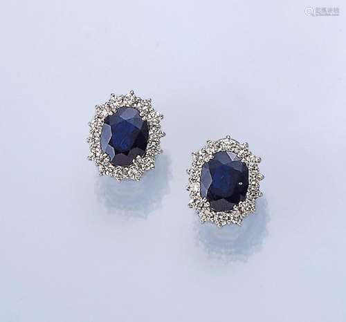 Pair of 18 kt gold earrings with sapphire and brilliants