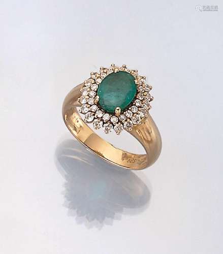 14 kt gold ring with emerald and brilliants
