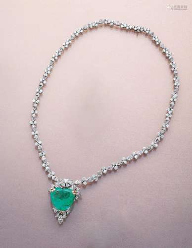Exclusive 18 kt gold necklace with colombian emerald and dia...