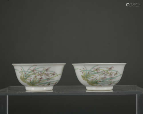 A pair of Wu cai 'floral and birds' bowl,Qing Dynasty