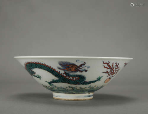 A Wu cai 'dragon' bowl,Qing Dynasty