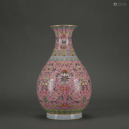 A famille-rose 'floral' pear-shaped vase,Qing Dynasty